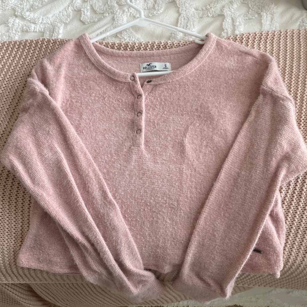 Hollister pink small top.